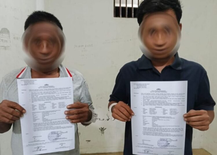 Polisi menangkap dua terduga pencuri sapi di Pesisir Selatan pada Rabu (8/10). Foto: Polsek Lengayang