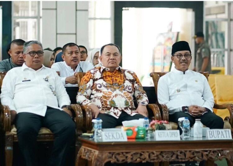 Bupati Solok Selatan, Khairunas, saat menghadiri Pengukuhan Pengurus DPD KNPI Solok Selatan di Kantor Bupati Solok Selatan, Jumat (10/10/2025).