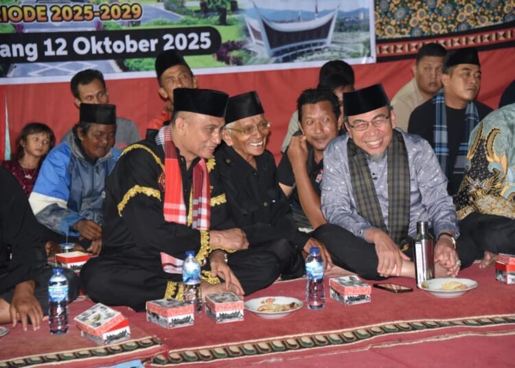 Wakil Wali Kota Padang, Maigus Nasir, menghadiri rangkaian acara pelantikan pengurus Ikatan Pencak Silat Indonesia (IPSI) Ranting Koto Tangah dan organisasi Barisan Dubalang Parik Paga Nagari (Badupari) Koto Tangah pada Minggu malam (12/10/2025).