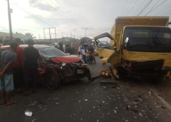 Kecelakaan Minibus vs Truk di Pesisir Selatan, Satu Orang Tewas dan Empat Luka-Luka