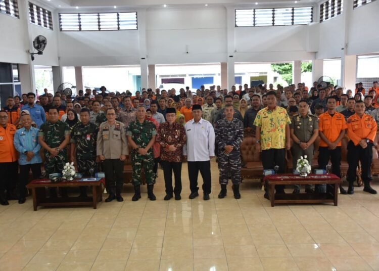 Wakil Wali Kota Padang, Maigus Nasir, membuka seminar Latihan Kesiapsiagaan  di Palanta Rumah Dinas Wali Kota Padang, Kamis (16/10/2025). Acara ini merupakan  rangkaian kegitaan Drill Tsunami yang akan digelar 5 November 2025.