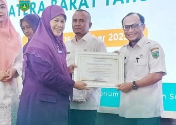 Pemko Padang Panjang Terima Penghargaan dari Pemprov Sumbar atas Pengukuhan Tim Pembina Posyandu