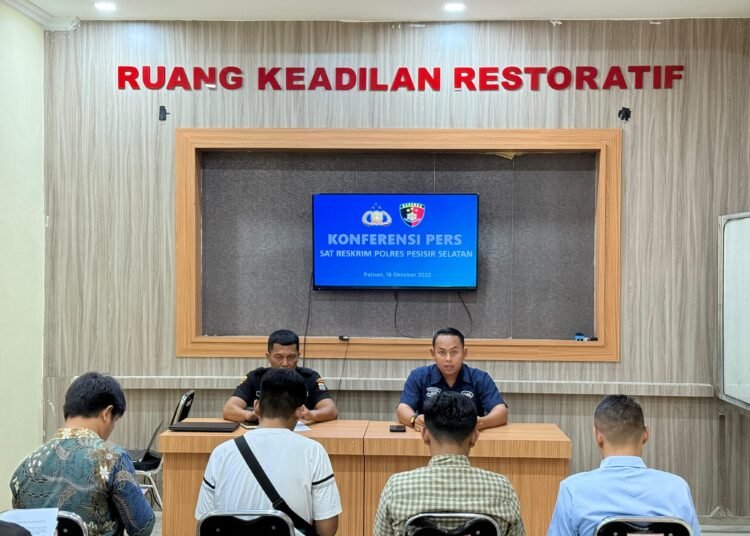 Polres Pesisir Selatan menaikan status dugaan korupsi pengelolaan Dana Amanah Pemberdayaan Masyarakat (DPAM) Unit Pengelola Kegiatan (UPK) Kecamatan Bayang, Pesisir Selatan, dari penyelidikan menjadi penyidikan.