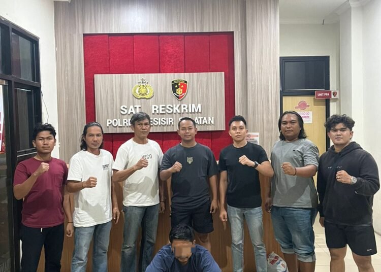 Polisi menangkap pria berinisial DA (33) itu di Jalan Bagindo Aziz Chan By Pass, Kecamatan Kuranji, Kota Padang, pada Jumat (17/10/2025) pukul 15.15 WIB. Foto: Polres Pesisir Selatan