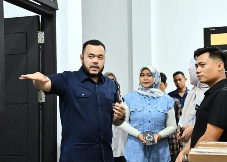 Wali Kota Padang, Fadly Amran, mengunjungi PT Karunia Raya Intan Sentosa di Jalan Ampang Karang Gantiang, Kelurahan Ampang, Kecamatan Kuranji, pada Sabtu (25/10/2025). Foto: Pemko Padang