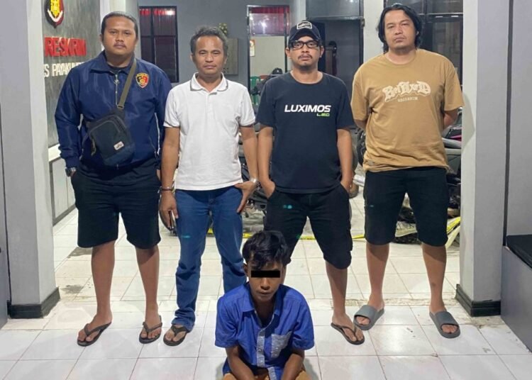 Polisi menangkap tersangka pencuri berinisial AS (22), di sekitar kawasan jalan Kelurahan Pakan Sinayan, Kecamatan Payakumbuh Barat, Payakumbuh, pada Jumat (24/10). Foto: Polres Payakumbuh