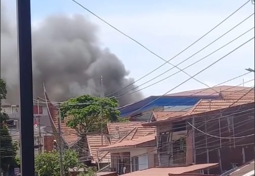 kebakaran di kawasan Tarok Bungo, Kota Bukittinggi. Foto: Tangkapan layar media sosial