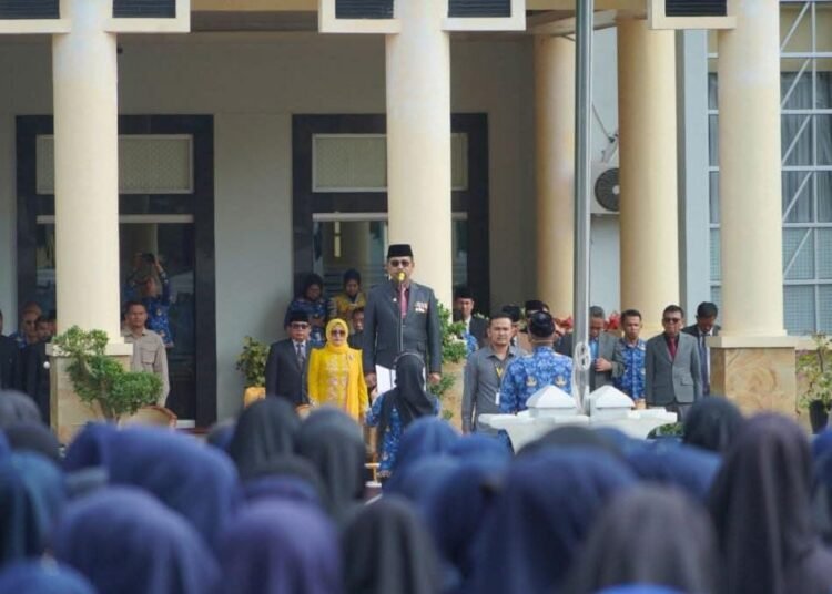 Pemerintah Kabupaten Solok Selatan (Pemkab) menggelar upacara Peringatan Hari Sumpah Pemuda (HSP) ke-97 di halaman Kantor Bupati, Selasa (28/10/2025).