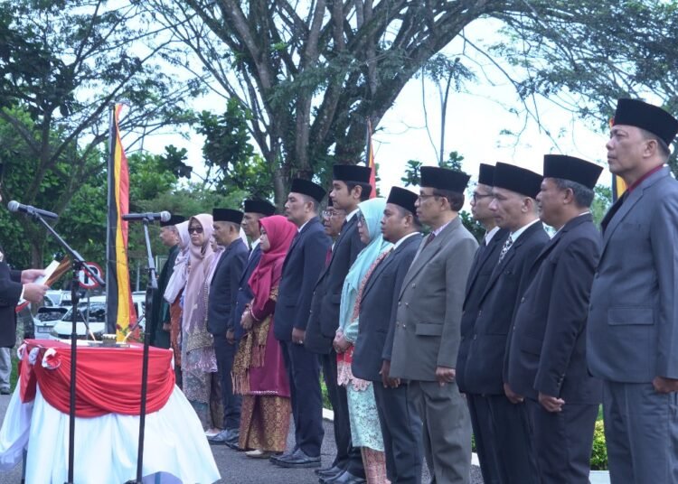 Wali Kota Bukittinggi, Ramlan Nurmatias, melantik dan mengambil sumpah jabatan 20 pejabat struktural di lingkungan Pemerintah Kota Bukittinggi.