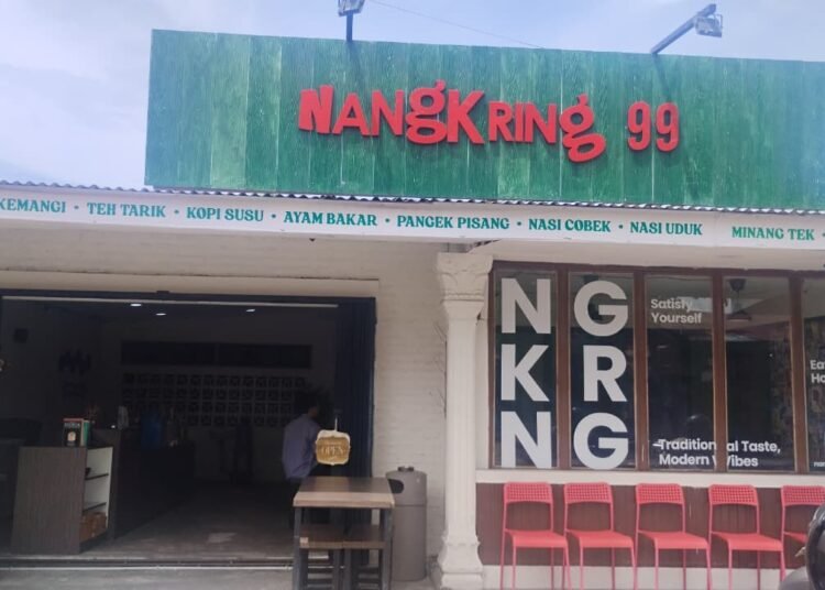 Warkop Nangkring di Jl. Terandam No.25A, Sawahan, Kecamatan Padang Timur, Kota Padang.