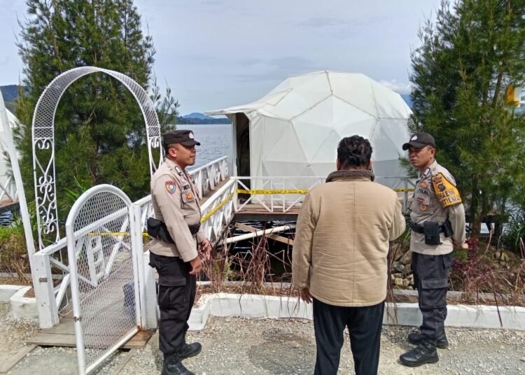 Garis polisi terpasang di lokasi penginapan korban. IST