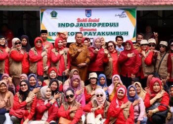 Pemko Payakumbuh Bersama Indo Jalito Peduli Serahkan Bantuan 130 Paket Sembako kepada Masyarakat