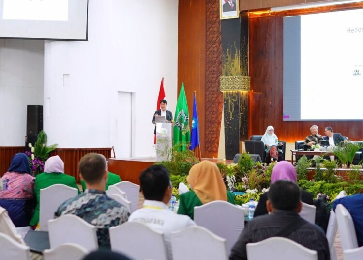 International Interdisciplinary Conference on Green Development in Tropical Regions 2025 di Convention Hall Universitas Andalas, Senin (27/10/2025). Foto: UNAND