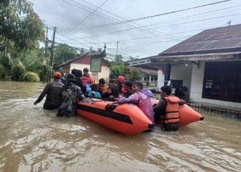 Banjir Landa Padang, Ribuan Rumah Terendam dan Warga Dievakuasi