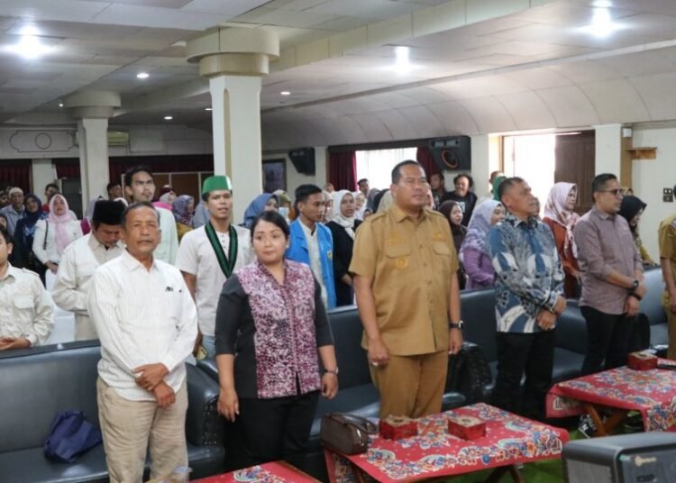 Wali Kota Pariaman, Yota Balad, menjadi salah satu pembicara dalam kegiatan Partisipasi Bermakna Rancangan Undang-Undang (RUU) tentang Badan Pembinaan Ideologi Pancasila (BPIP) di Ruang Pertemuan Nantongga Hotel, Selasa (11/11).