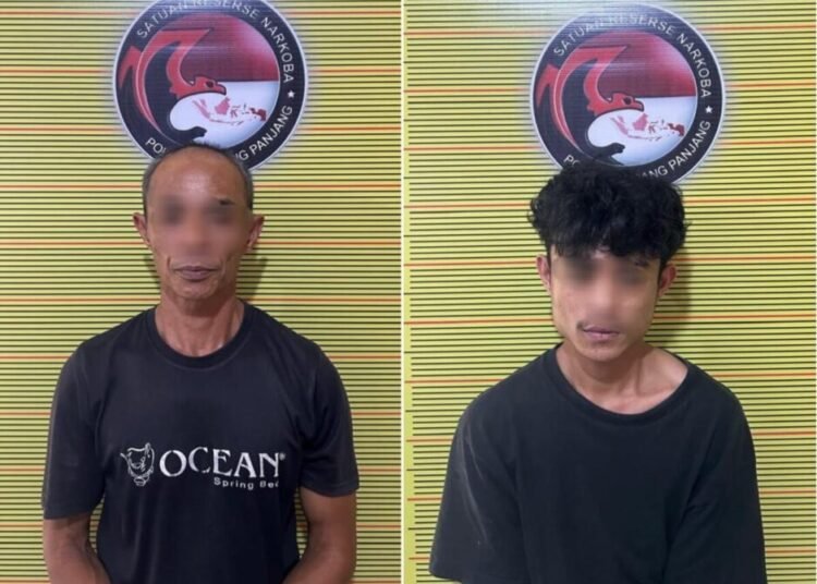 Dua pelaku penyalahgunaan narkoba, Z dan MB, diamankan di Mapolres Padang Panjang. Foto: IST