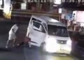Pengemudi Travel di Maninjau Dipukul dan Ditendang, Aksi Pelaku Terekam CCTV