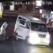 Pengemudi Travel di Maninjau Dipukul dan Ditendang, Aksi Pelaku Terekam CCTV