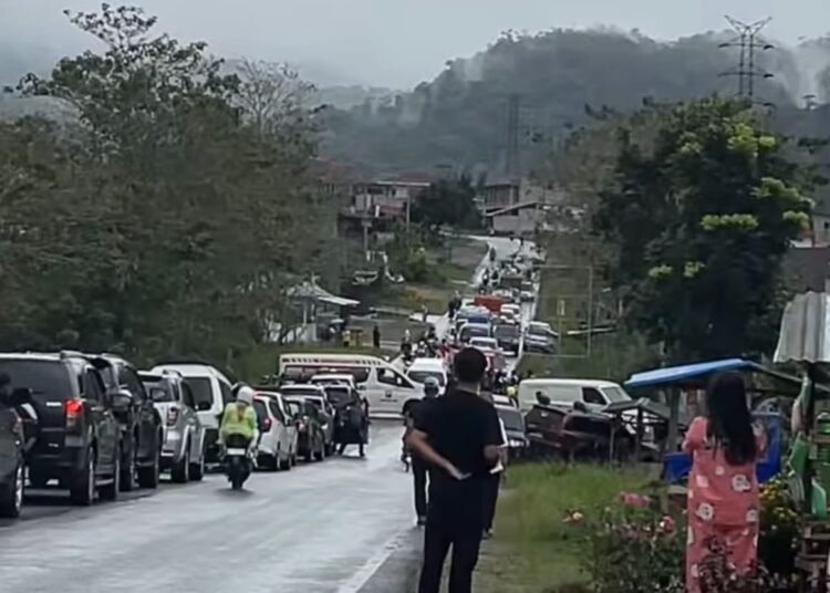Kecelakaan di Jalan Lingkar Solok–Padang, Jorong Linjuang Koto Tinggi, Nagari Koto Gaek Guguk, Kecamatan Gunung Talang, Kabupaten Solok, Selasa (11/11/2025) sekitar pukul 15.30 WIB. Foto: IST