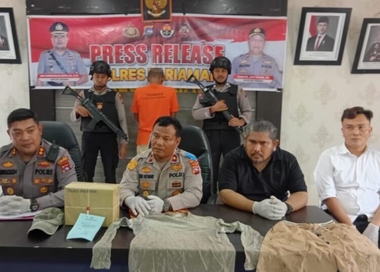 Polres Pariaman menggelar konferensi pers kasus pembunuhan seorang pria berinisial F di Batang Gasan, Senin (17/11/2025).