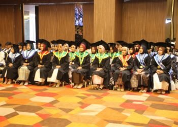 27 Wisudawan Universitas Alifah Padang Raih Predikat Cum Laude, 12 Lulus dengan IPK Sempurna
