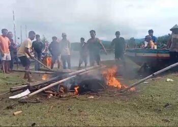 Nelayan Pukat Harimau Mini Bentrok dengan Nelayan Tradisional di Pesisir Selatan