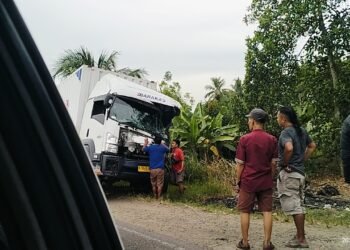 VIDEO: Tiga Truk Kecelakaan Beruntun di Dharmasraya