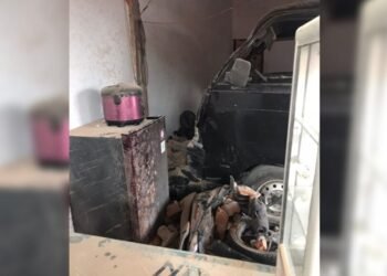 Mobil Tabrak Rumah di Pasaman Barat, Pengemudi Meninggal Seketika