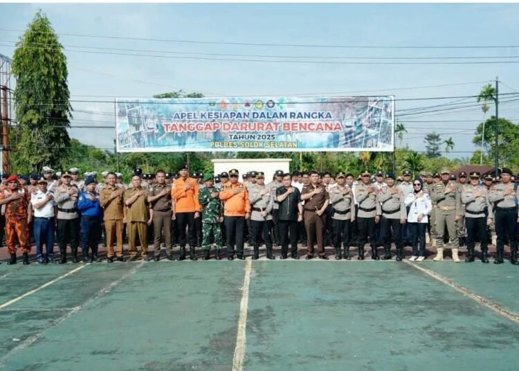 Pemkab Solok Selatan menggelar Apel Siaga Tanggap Darurat Bencana Hidrometeorologi yang digelar di Halaman Polres Solok Selatan pada Selasa (4/11/2025).