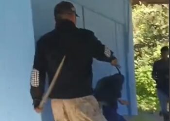 Video: Pria Todongkan Samurai kepada Sejumlah Orang di Kabupaten Solok