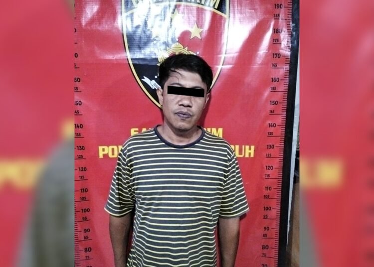 Polisi menangkap pelaku pencuri mesin kompresor berinisial ST (38)  di Kelurahan Parambahan, Kecamatan Lamposi Tigo Nagori, Payakumbuh, pada Senin (3/11/2025) pagi. Foto: Polres Payakumbuh
