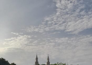 Cuaca Padang Hari Ini, 7 November 2025: Berawan hingga Hujan Ringan