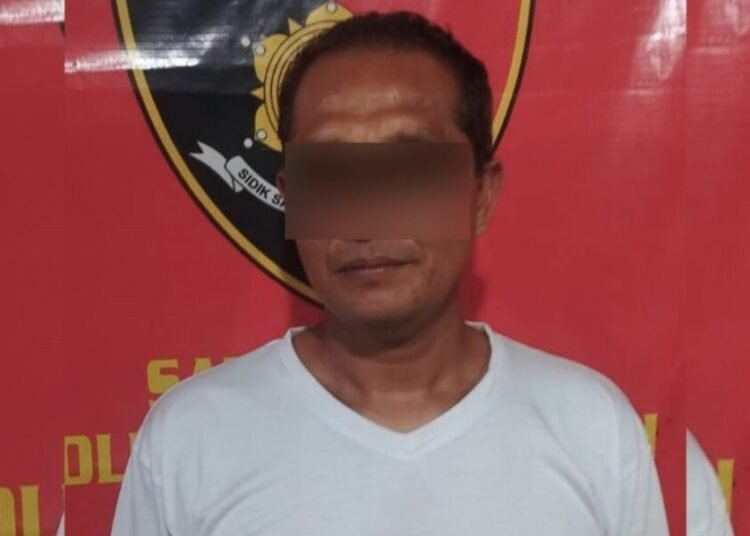 Polisi menangkap seorang pria Jorong Koto Tangah, Kecamatan Akabiluru, Limapuluh Kota, pada Rabu (5/11/2025) atas dugaan melakukan KDRT. Foto: Polres Payakumbuh