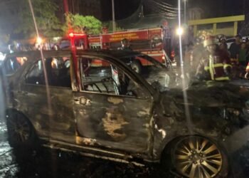 Terparkir di Rumah Sakit Islam Siti Rahmah Padang, Sebuah Mobil Terbakar