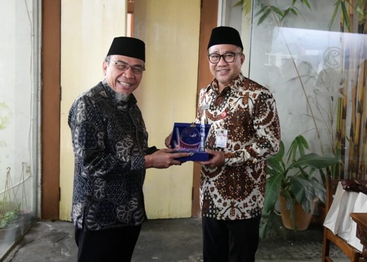 Pemerintah Kota Padang melakukan kegiatan benchmarking ke Kota Semarang, Provinsi Jawa Tengah, Rabu (12/11/2025).
