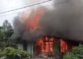 Rumah Permanen Terbakar di Agam, Asap Tebal Membubung
