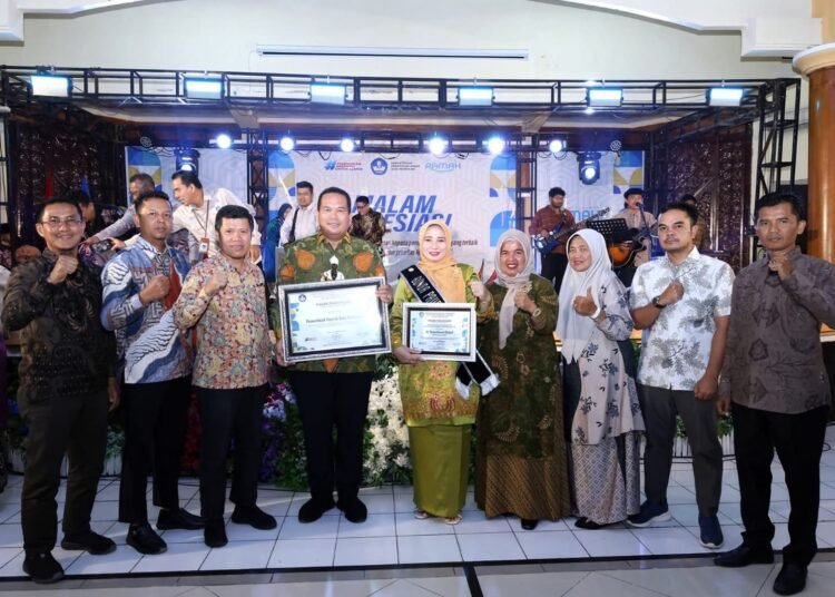 Pemerintah Kota (Pemko) Pariaman meraih penghargaan dari Kementerian Pendidikan Dasar dan Menengah (Kemendikdasmen) RI atas capaian terbaik dalam mendukung Program Digitalisasi Pembelajaran.