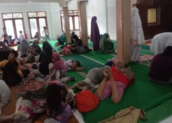 Ratusan Warga Padang Pariaman Mengungsi ke Masjid dan Surau Akibat Banjir