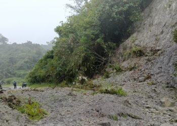 Jalan Malalak–Sicincin Lumpuh Total, Pengendara Terjebak