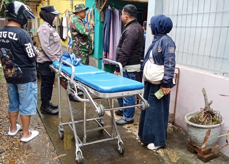Proses evakuasi warga di kawasan Ngarai Sianok, tepatnya di Kelurahan Bukik Cangang Kayu Ramang, Kecamatan Guguak Panjang. Foto: BPBD Bukittinggi
