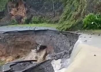 Jalan di Malalak Terban, Rute Alternatif Padang-Bukittinggi Lumpuh Total