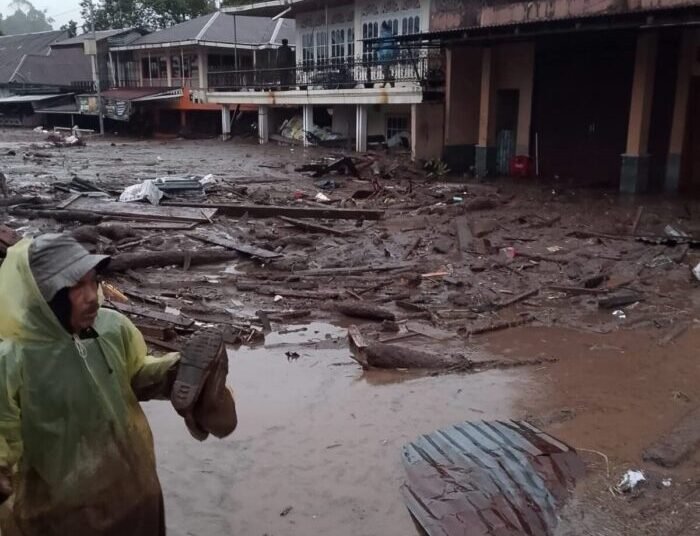 Banjir bandang di Nagari Malalak Timur, Kecamatan Malalak, Agam, pada Rabu (26/11) sore. Foto: IST