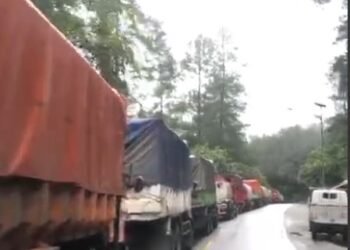 Video: Jalur Padang–Solok Macet Parah