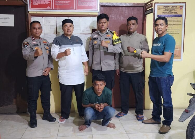 Tersangka diamankan di Mapolsek Batang Kapas Pesisir Selatan.