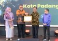 Pemko Bukittinggi Raih Predikat Kota Informatif pada Anugerah KIP dan AMP 2025