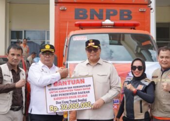 Pemkab Solok Selatan Salurkan Bantuan Rp50 Juta untuk Korban Bencana di Tanah Datar