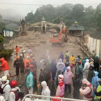Kondisi pascabanjir bandang atau galodo di kawasan Jembatan Kembar Padang Panjang, pada akhir November 2025. Foto: Ist