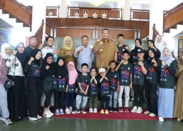 Wali Kota Pariaman, Yota Balad, melepas sebanyak 50 atlet sepatu roda untuk mengikuti Kejuaraan Payakumbuh Online Skate Open 2 Piala Wali Kota Payakumbuh yang akan berlangsung pada 26–28 Desember 2025.