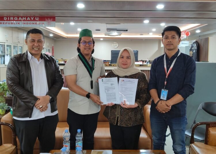 Badko HMI Sumbar melaporkan anggota DPD RI Cerint Iralloza Tasya ke BK DPD RI atas dugaan pelanggaran etik dan konflik kepentingan terkait rangkap peran sebagai dokter muda, Jumat (5/12/2025).