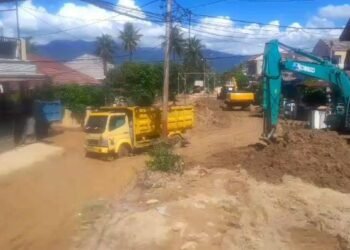 23 Alat Berat Dikerahkan Bersihkan 21 Titik Pascabanjir di Padang